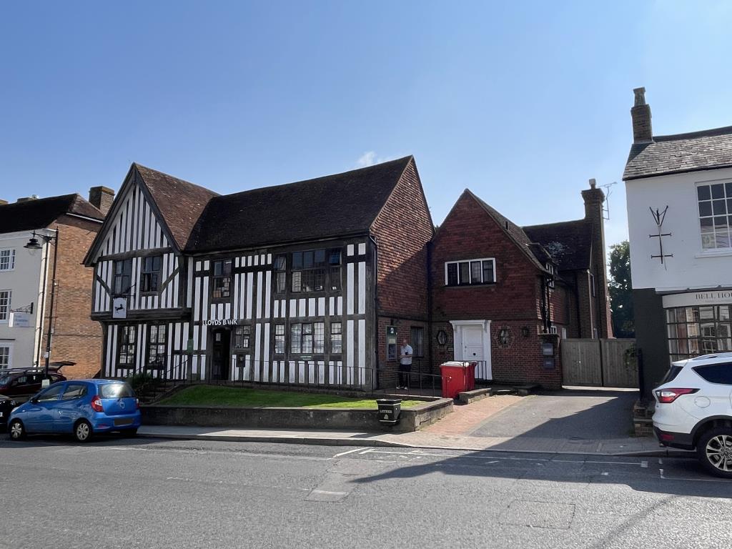 Lot: 22 - SUBSTANTIAL FREEHOLD COMMERCIAL AND RESIDENTIAL PREMISES ON 0.45 ACRES - PART LET WITH FUTURE CONVERSION POTENTIAL - Front view of large commercial and residential investment